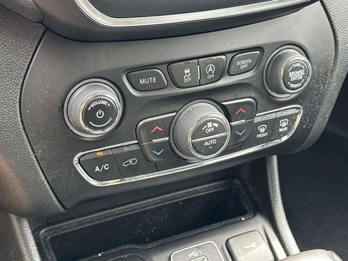 Used 2022 Jeep Cherokee Latitude Lux image 27