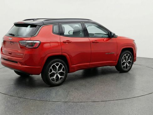 Used 2025 Jeep Compass Limited image 9