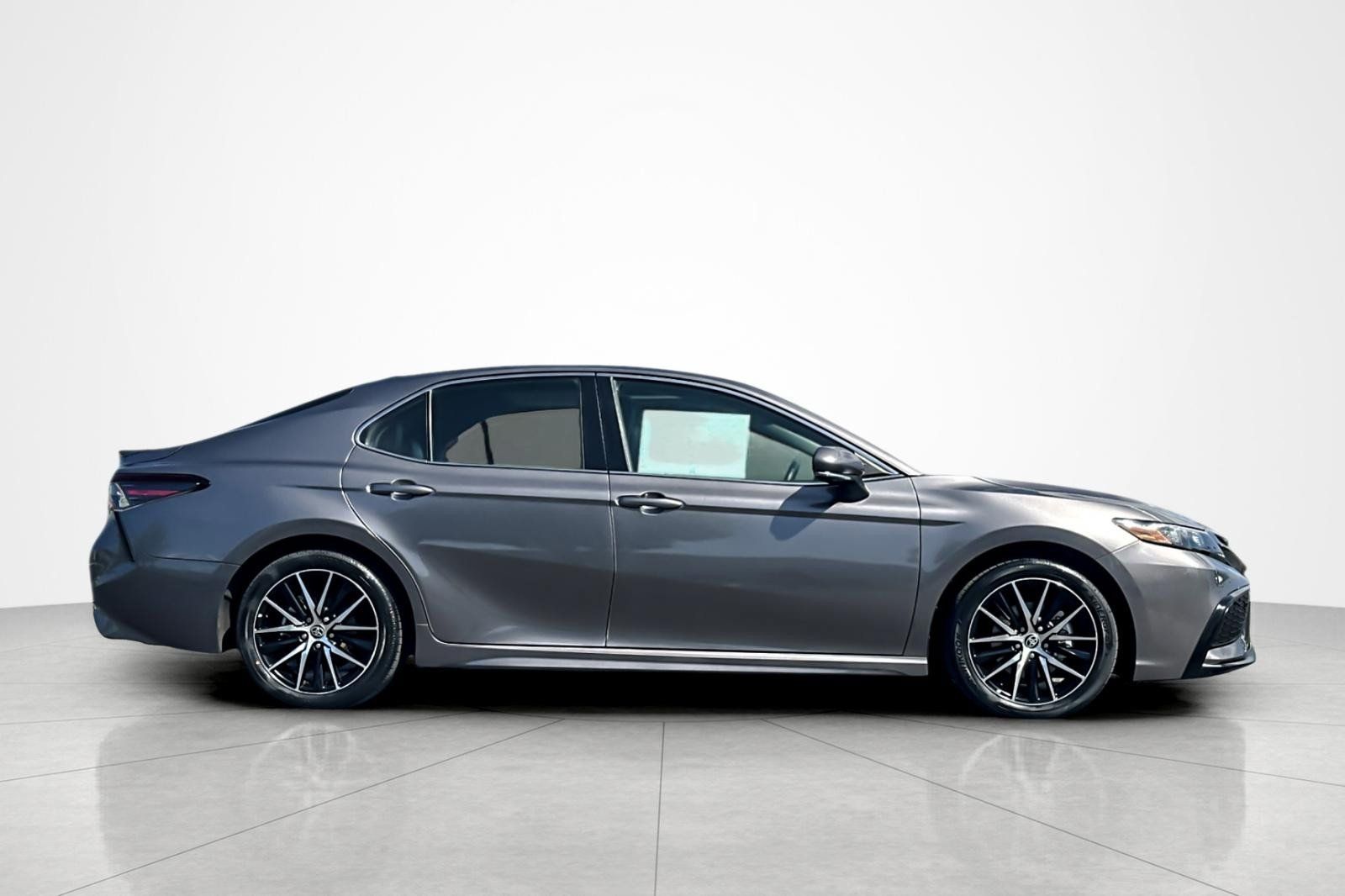Used 2024 Toyota Camry SE w/ Cold Weather Package AWD/4WD image 6