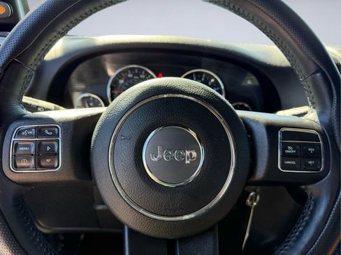 Used 2017 Jeep Wrangler Unlimited Sahara w/ Mopar Chrome Edition Group AWD/4WD image 33