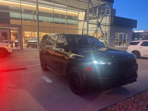 Used 2025 Jeep Wagoneer Series II w/ Premium Group I image 4