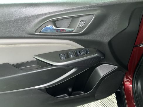 Used 2024 Chevrolet Trax ACTIV w/ Sunroof Package FWD image 12