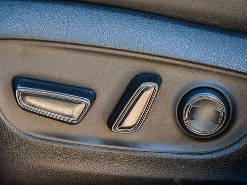 Used 2020 Toyota RAV4 XLE Premium image 24