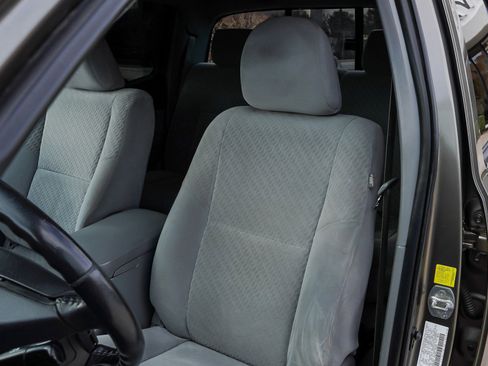 Used 2011 Toyota Tacoma 4x4 Double Cab w/ SR5 Pkg #2 image 17