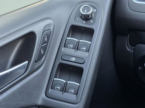 Used 2011 Volkswagen GTI 4-Door image 32