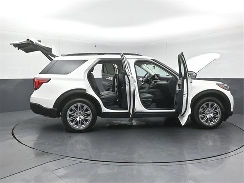 Certified 2025 Ford Explorer Active w/ Active Comfort Package image 58