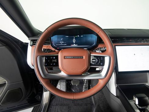 Used 2025 Land Rover Range Rover SV AWD/4WD image 21