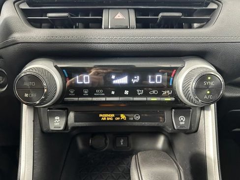 Used 2021 Toyota RAV4 XLE AWD/4WD image 19