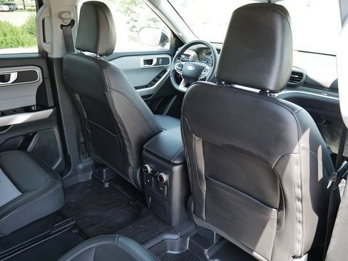 Used 2024 Ford Explorer XLT w/ Equipment Group 202A AWD/4WD image 57