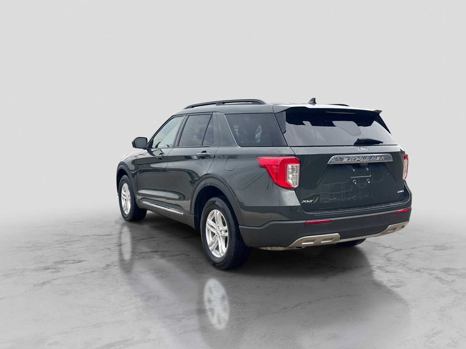 Used 2023 Ford Explorer XLT w/ Equipment Group 202A AWD/4WD image 4
