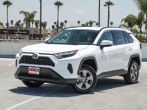 Certified 2025 Toyota RAV4 XLE AWD/4WD image 1