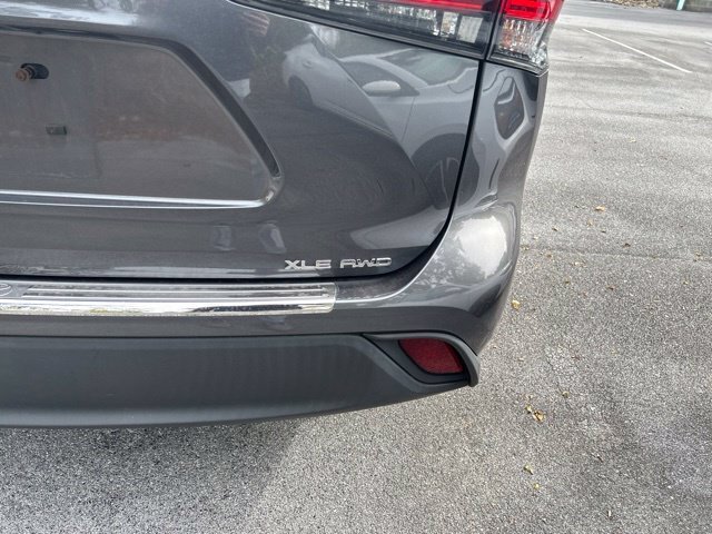 Used 2020 Toyota Highlander XLE AWD/4WD image 5