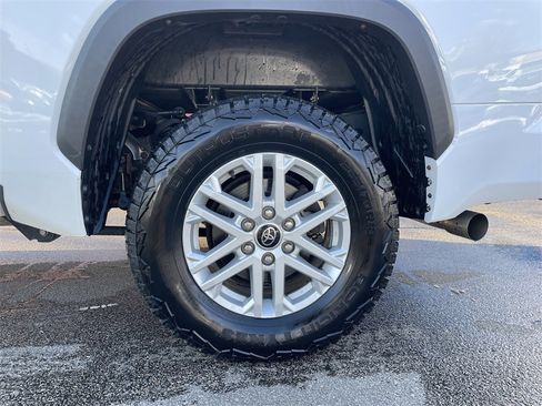 Used 2022 Toyota Tundra SR5 w/ SR5 Convenience Package image 10