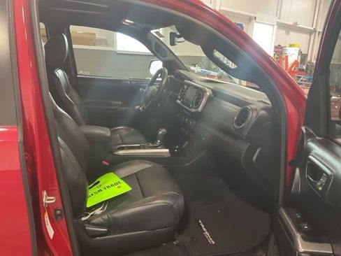 Used 2020 Toyota Tacoma Limited AWD/4WD image 26