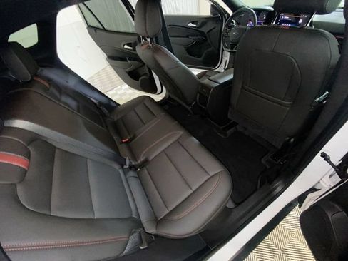 Used 2025 Chevrolet Trax RS FWD image 32