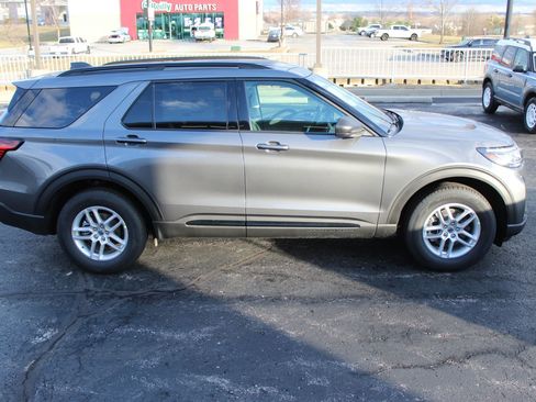 New 2026 Ford Explorer Active AWD/4WD image 9