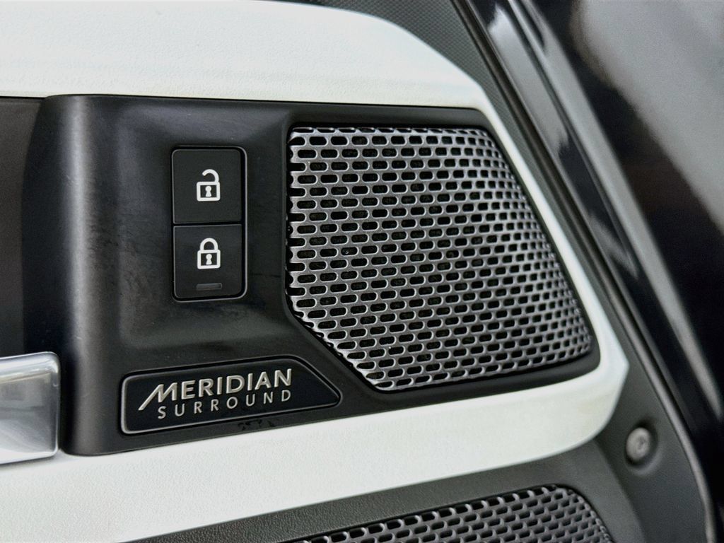 Used 2022 Land Rover Defender 110 SE AWD/4WD image 24