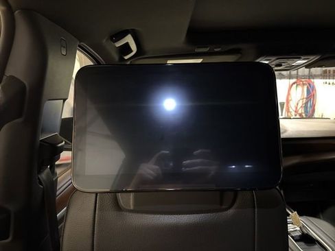 Used 2022 GMC Yukon XL Denali w/ Denali Premium Package image 22