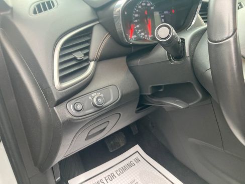 Used 2019 Chevrolet Trax LT w/ LT Convenience Package image 17