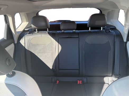 Used 2025 Volkswagen Taos SE image 15