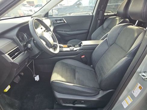 Used 2025 Mitsubishi Outlander AWD image 9