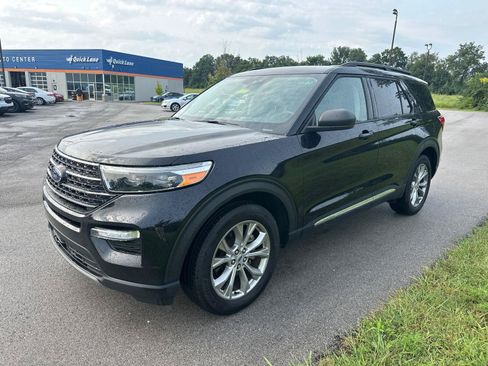 Used 2024 Ford Explorer XLT w/ Equipment Group 202A AWD/4WD image 5