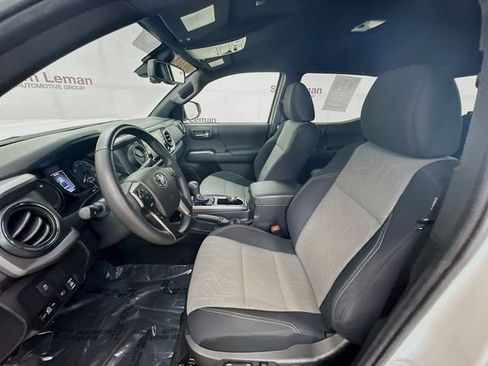 Used 2022 Toyota Tacoma TRD Sport image 19