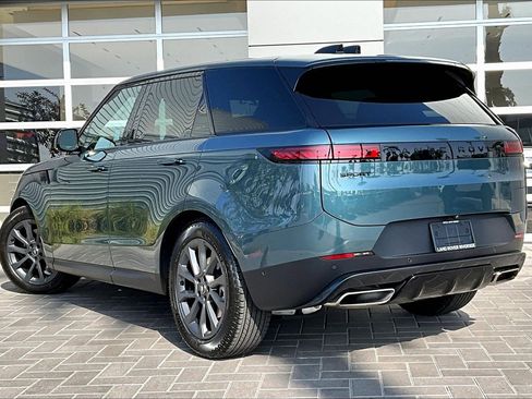 Used 2025 Land Rover Range Rover Sport SE image 12