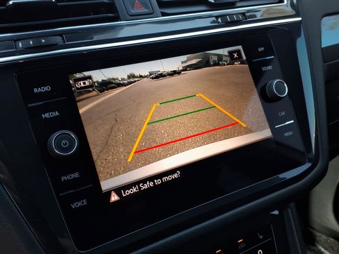 Certified 2024 Volkswagen Tiguan SE R-Line image 29