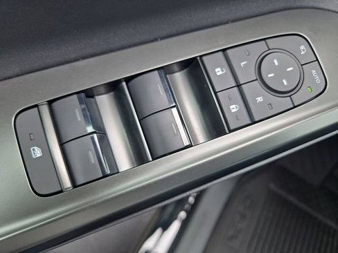 New 2026 Toyota C-HR AWD/4WD image 10