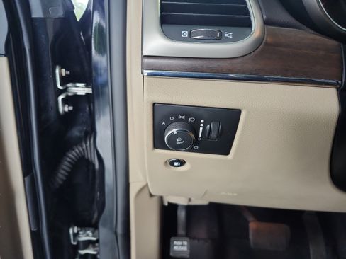 Used 2017 Jeep Grand Cherokee Limited AWD/4WD image 12
