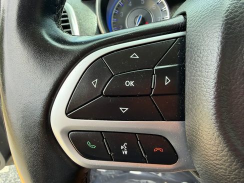 Used 2018 Chrysler 300 Touring RWD image 17