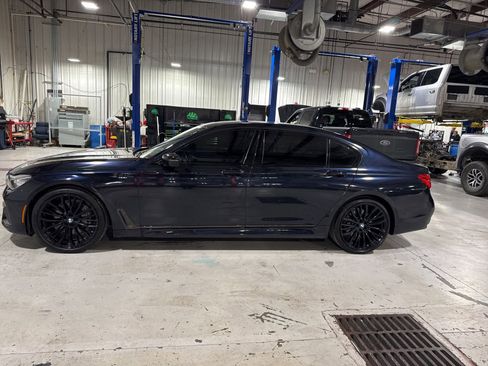 Used 2019 BMW 740i w/ M Sport Package image 4