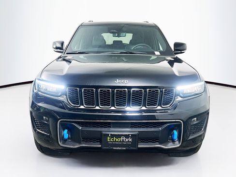 Used 2022 Jeep Grand Cherokee Overland w/ Luxury Tech Group IV image 2