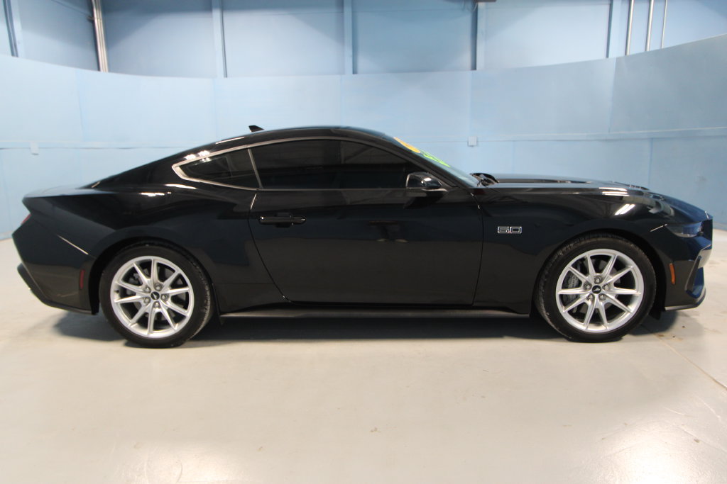 Used 2025 Ford Mustang GT Premium RWD image 34