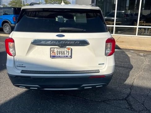 Used 2020 Ford Explorer XLT w/ Equipment Group 202A AWD/4WD image 6