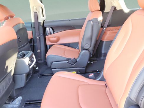 New 2027 Kia Carnival SX w/ Dark Edition Package FWD image 6