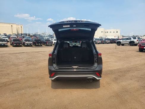 Used 2023 Toyota Highlander XSE AWD/4WD image 29