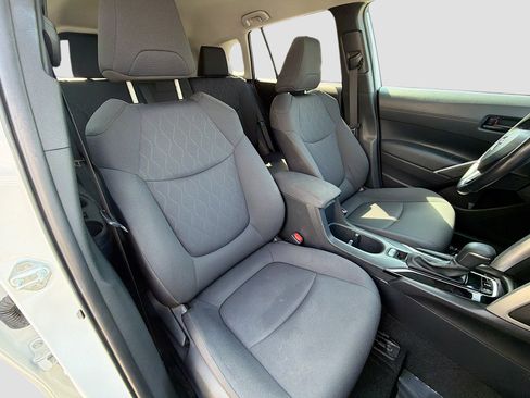 Used 2023 Toyota Corolla Cross LE image 14