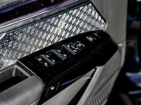 Used 2025 BMW 760i xDrive w/ Executive Package image 20