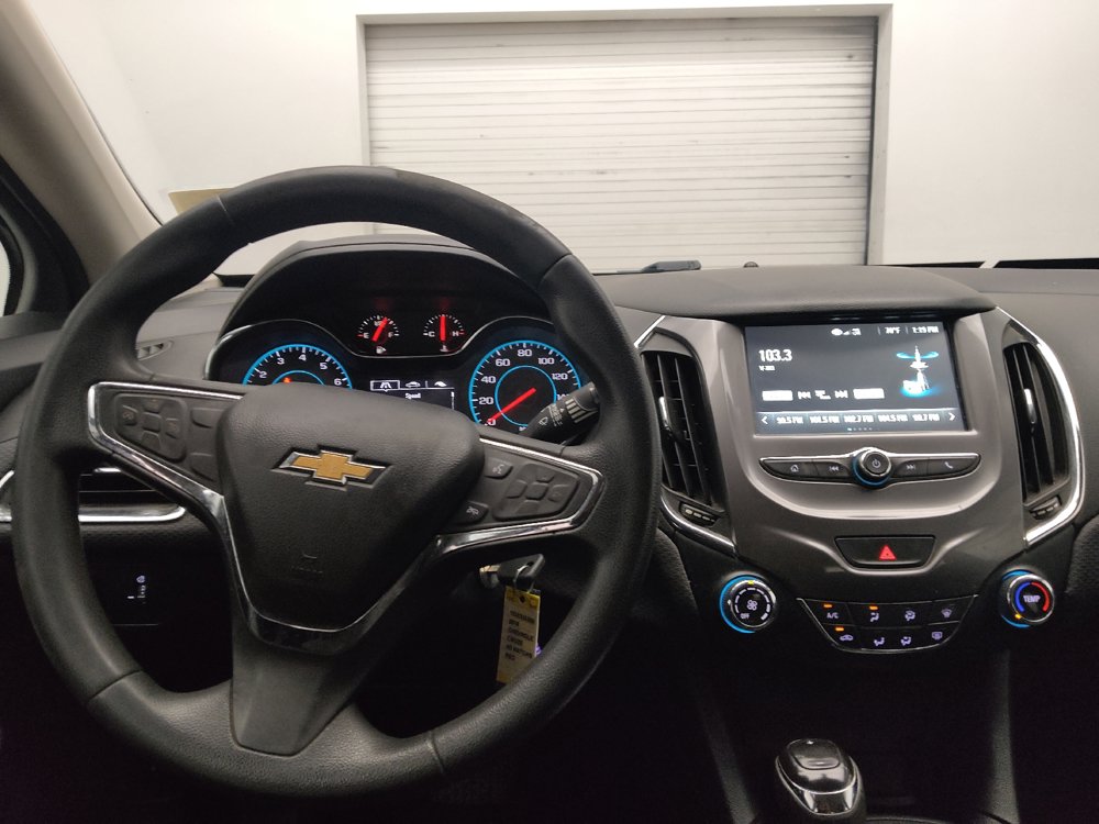 Used 2018 Chevrolet Cruze LT FWD image 22