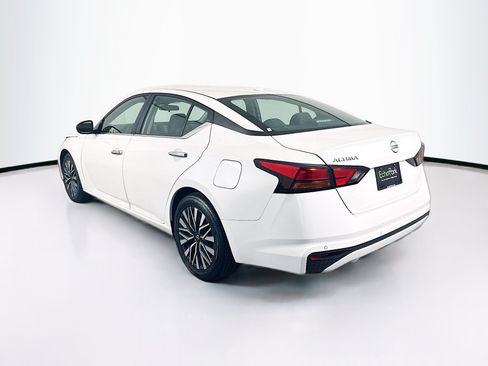 Used 2025 Nissan Altima 2.5 SV FWD image 5