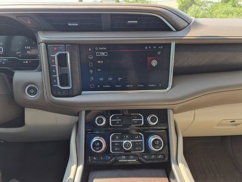 Used 2023 GMC Yukon Denali AWD/4WD image 25