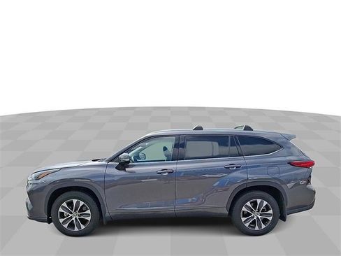 Used 2022 Toyota Highlander XLE image 5