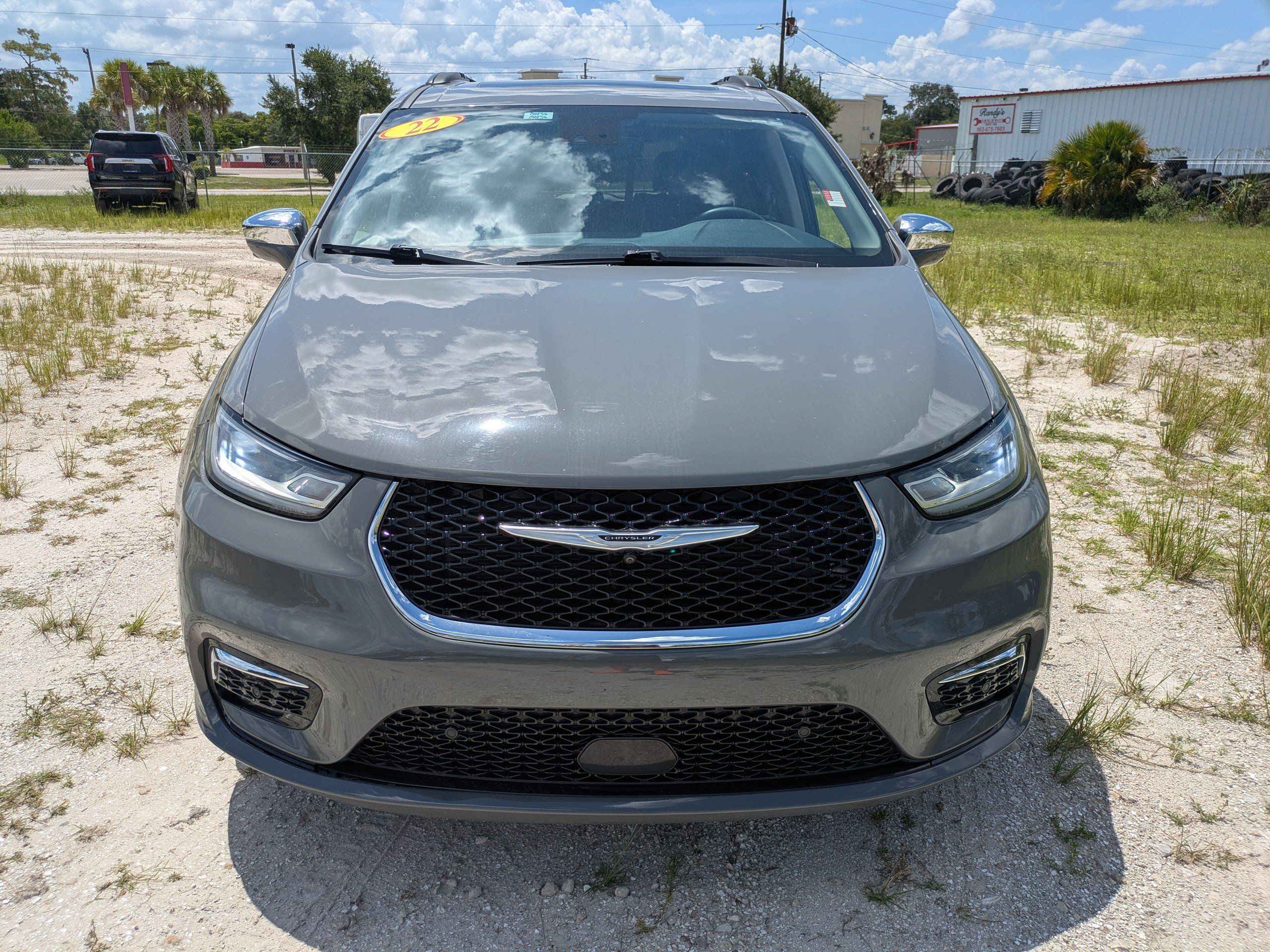 Used 2022 Chrysler Pacifica Limited FWD image 9
