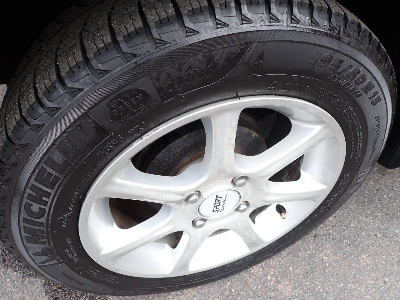Used 2002 Ford Focus ZX3 Hatchback FWD image 7