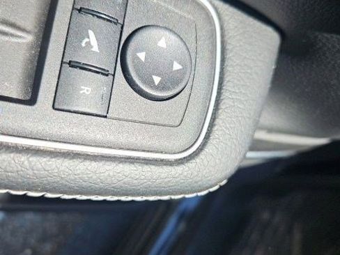 Used 2024 RAM 1500 Laramie AWD/4WD image 18