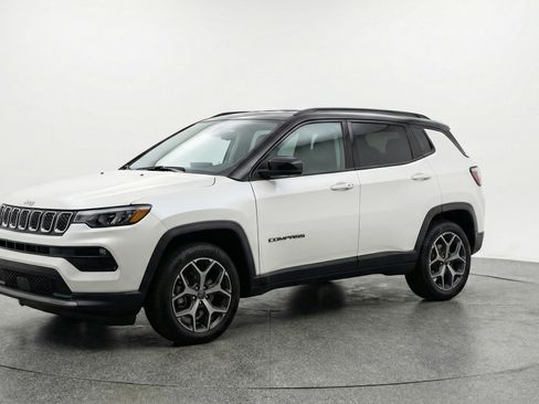 Used 2025 Jeep Compass Limited AWD/4WD image 3