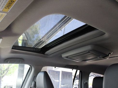 Used 2022 Honda Pilot Touring image 5