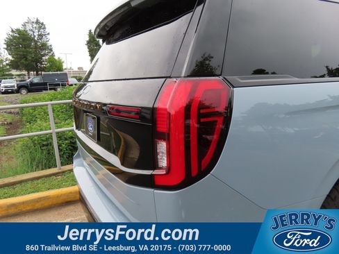 Used 2025 Ford Expedition Tremor AWD/4WD image 10